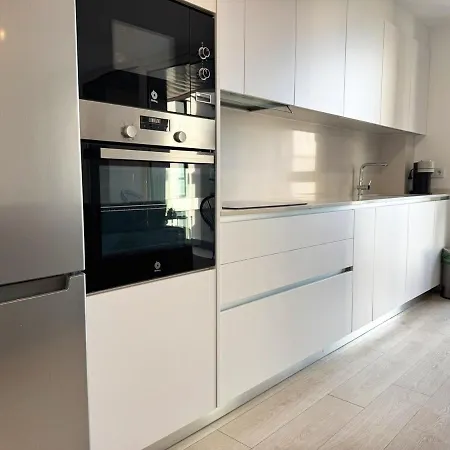 Ocean View Balcony - New 3bed 6pax Apartment